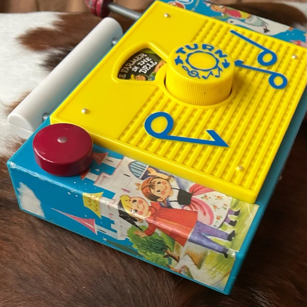 Fisher Price Two Tune Music Box TV Melody “Farmer In The Dell”